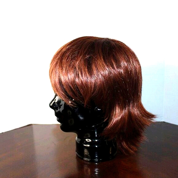 NWOT Brown Short Layered Wig - Adjustable Cap - Picture 4 of 9